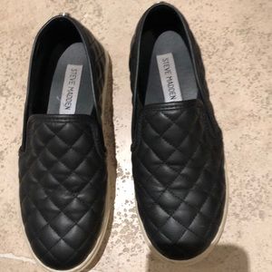 Steve Madden Shoes - Steve Madden black quilted slip on sneakers sz 5.5 Steve Madden Shoes - Steve Madden black quilted slip on sneakers sz 5.5